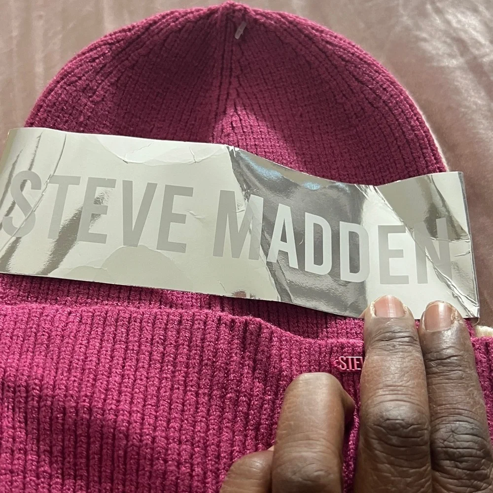 Steve Madden Winter Beanie Hat color Fuxcia and Beige (2 pieces)women new